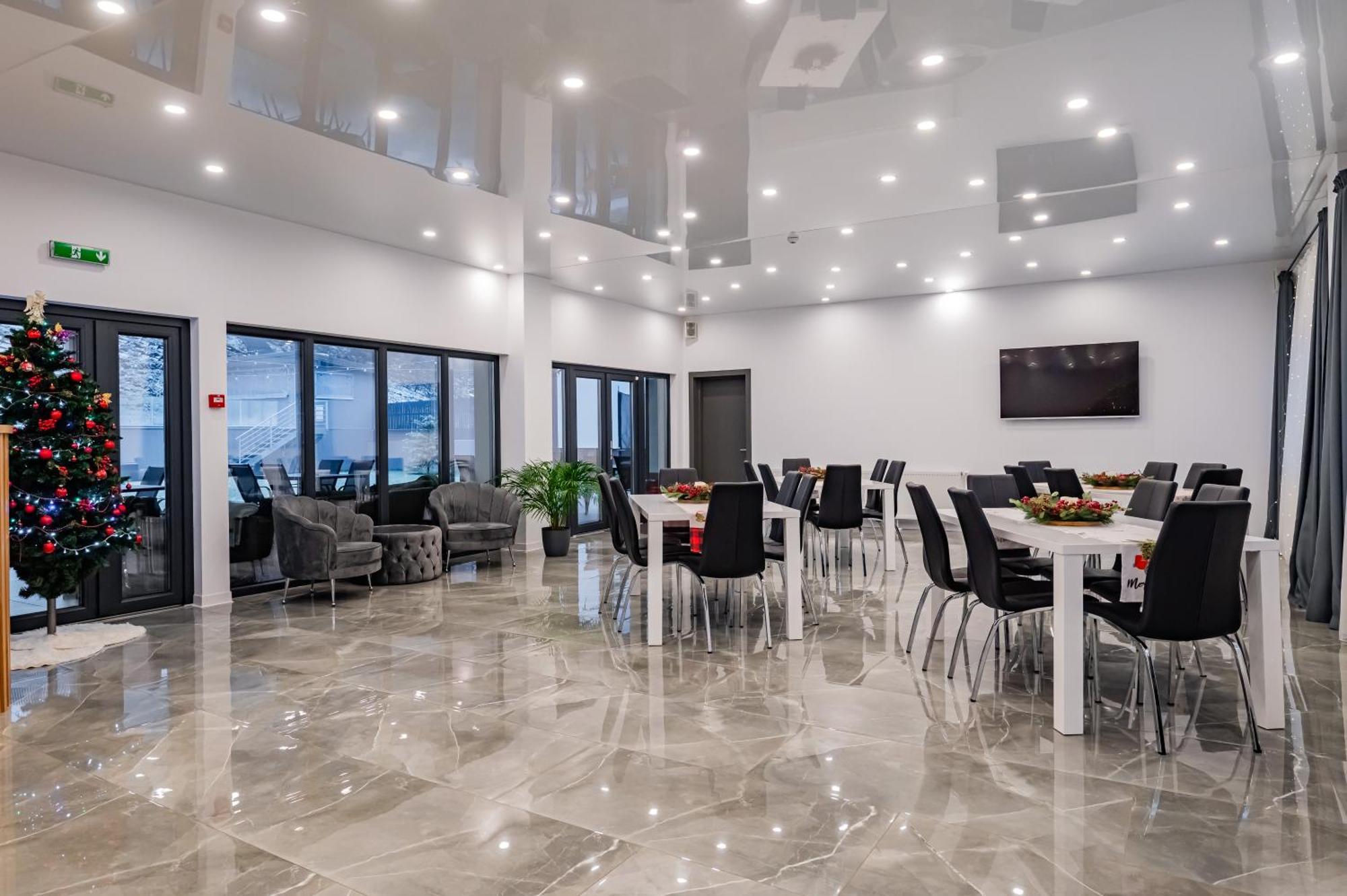 Q Villa Sacele Ngoại thất bức ảnh