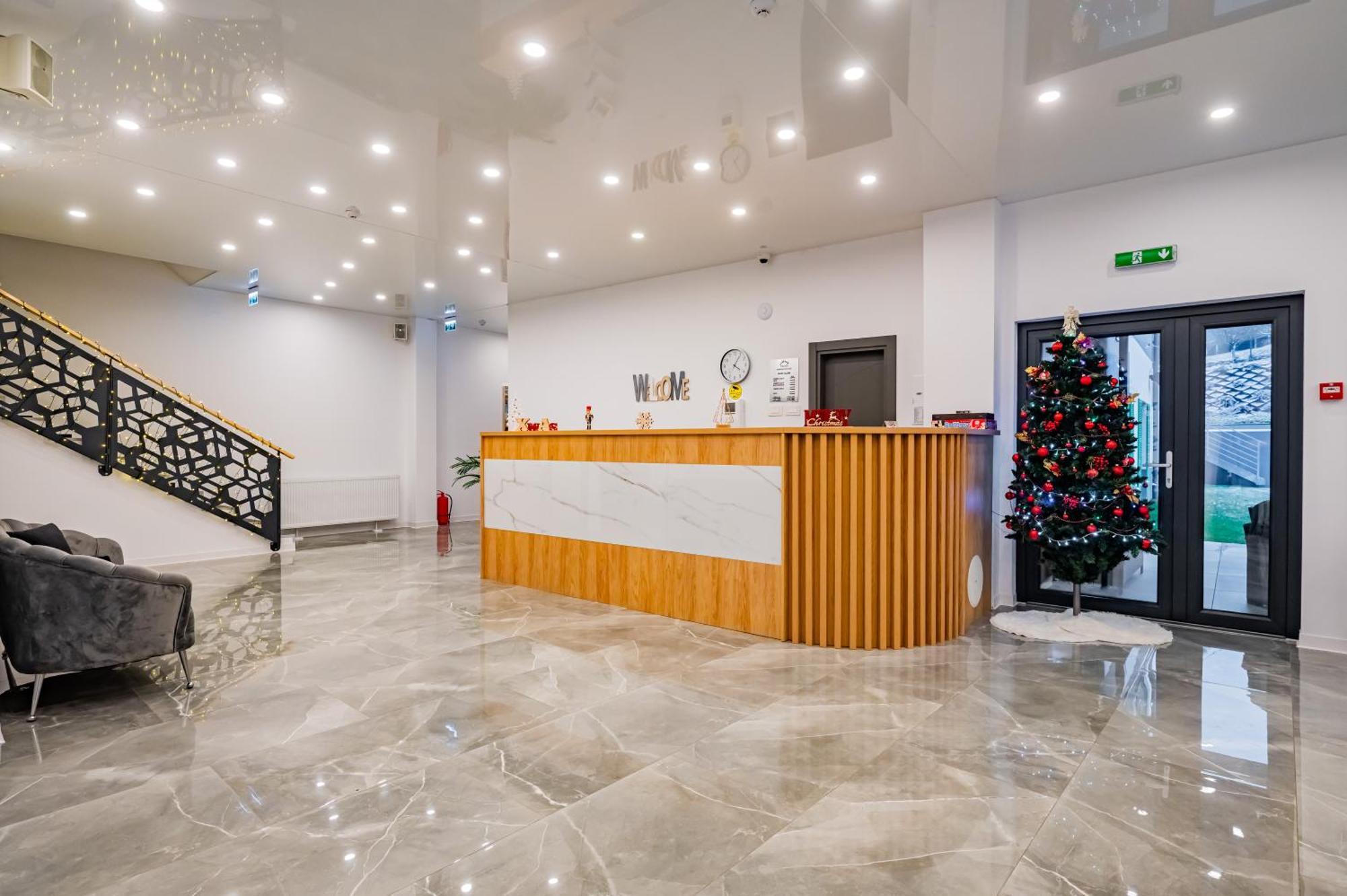 Q Villa Sacele Ngoại thất bức ảnh